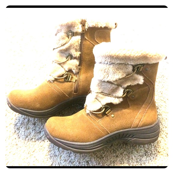 BareTraps Shoes - NEW IN BOX Bare Traps faux fur boot with leather upper - Sz 6